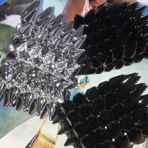 💀Sinati THICK Rockstar Cuff bracelet☠️
*NWT* - Picture 1 of 8